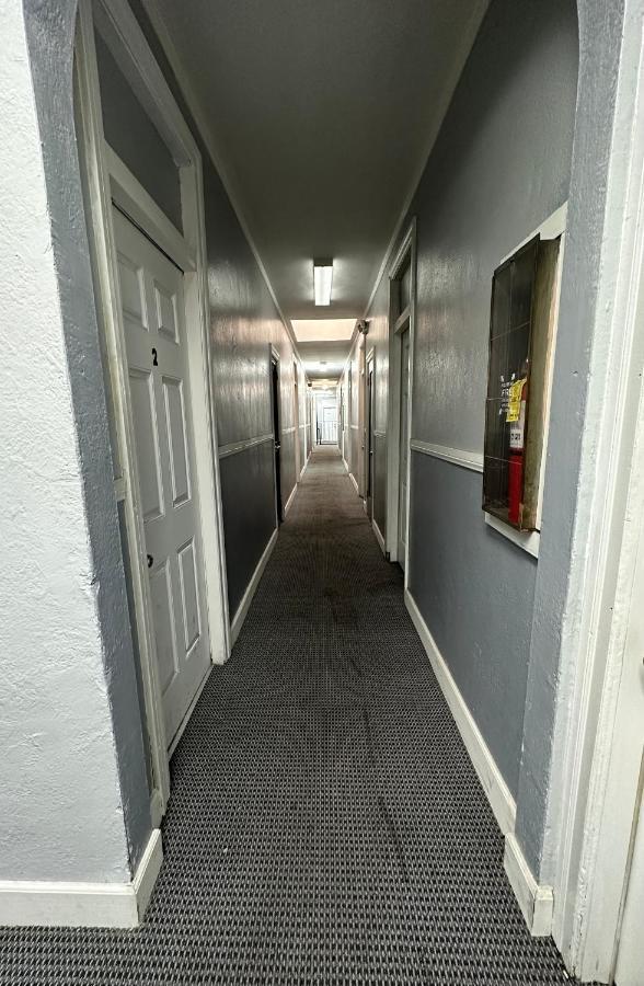 Unity Hotel - No Parking & Rooms Are Upstairs Long Beach Exteriör bild